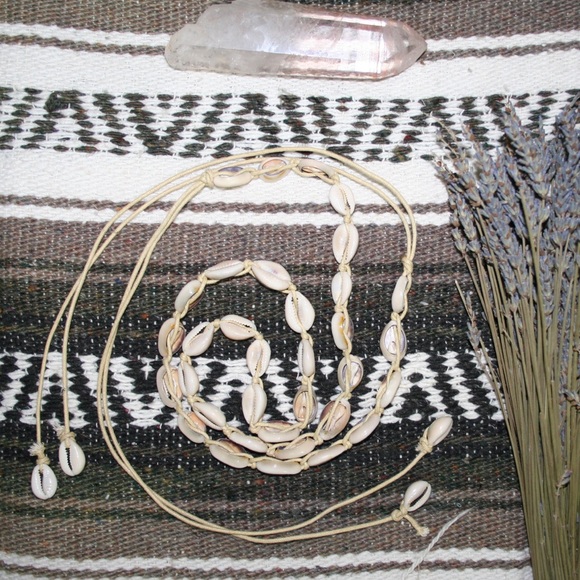 Free People Accessories - Puka shell 🐚 belt